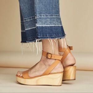NISOLO - Sarita Wedge Sandal